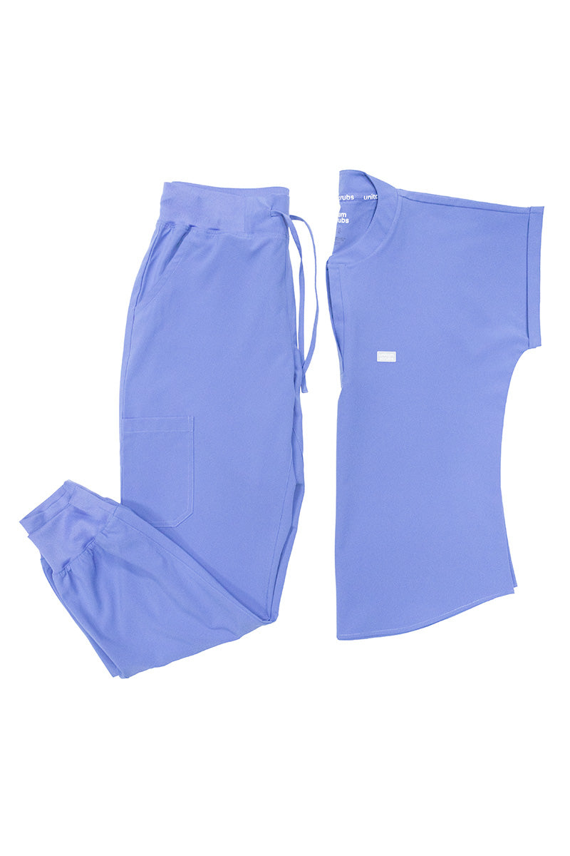 Uniforme Quirúrgico Mao Jogger color Azul Celeste para mujer detalle en pantalón jogguer  vista en conjunto 